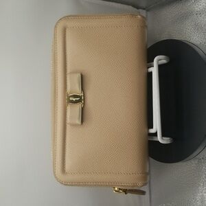 SALVATORE FERRAGAMO VARA Wallet In Beige -EXCELLENT CONDITION